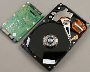 Physical comparison between 2.5 and 3.5 hard drive